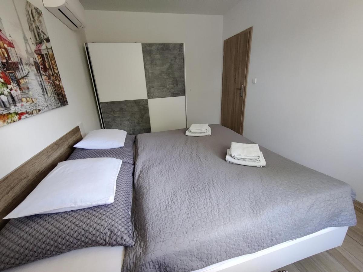 Apartman Pod Lipou - Samostatny Objekt Jaromer Bagian luar foto